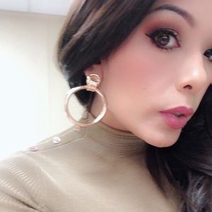 Meet your Posher, Miryam